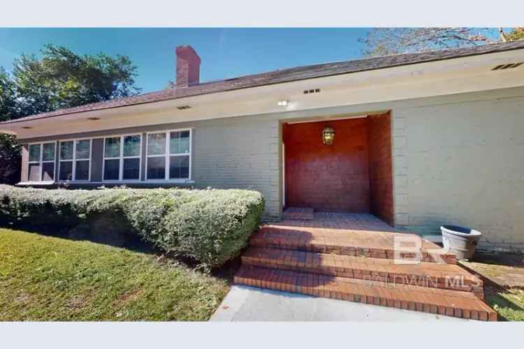 Single-family house For Sale in Mobile, Alabama