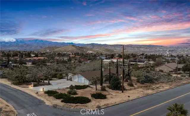 Single-family house For Sale in 8570, Palomar Avenue, Yucca Valley, California