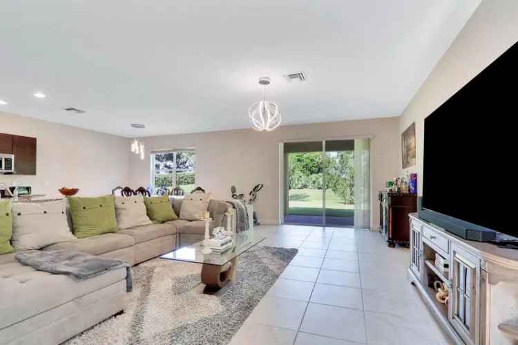 Single-family house For Sale in 1789, Northwest Cataluna Circle, Port Saint Lucie, Florida