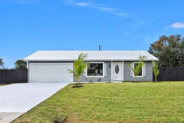 Single-family house For Sale in 249, Southwest Tulip Boulevard, Port Saint Lucie, Florida