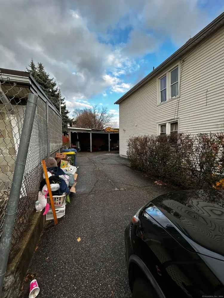 Multi-family house For Sale in 15, Division Street, Waterbury, Connecticut