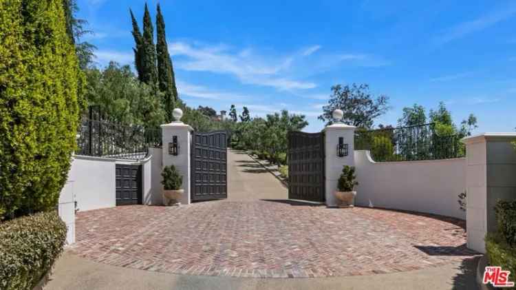 Single-family house For Sale in 9904, Kip Drive, Beverly Hills, California