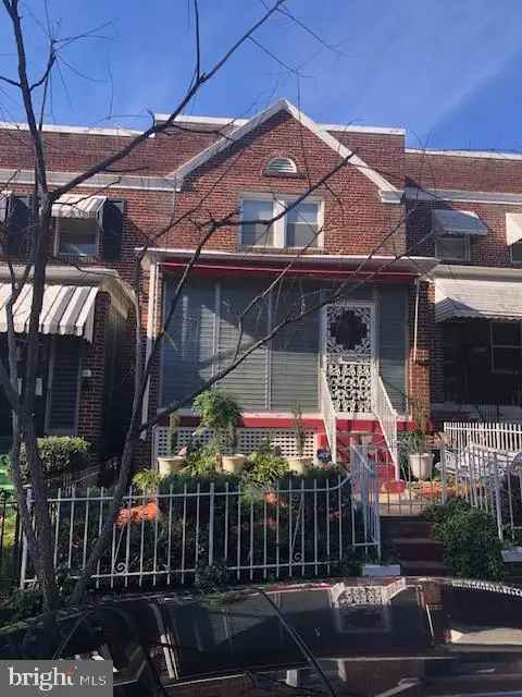 House For Sale in 612, 21st Street Northeast, Washington, District of Columbia