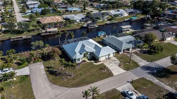 Single-family house For Sale in 3301, Southeast 4th Place, Cape Coral, Florida