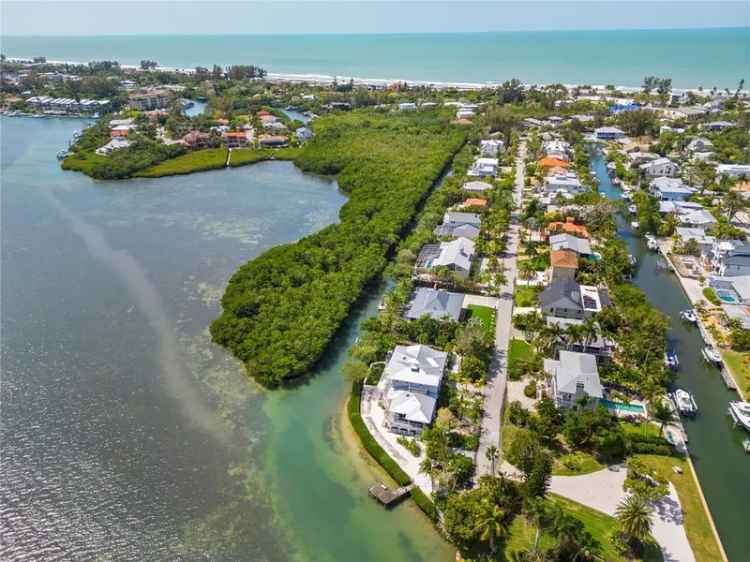 Single-family house For Sale in Longboat Key, Florida