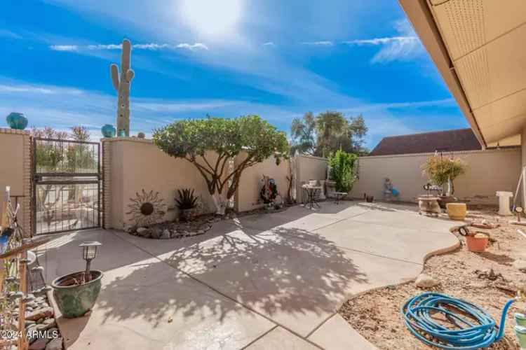 Single-family house For Sale in 17434, North Conquistador Drive, Sun City West, Arizona