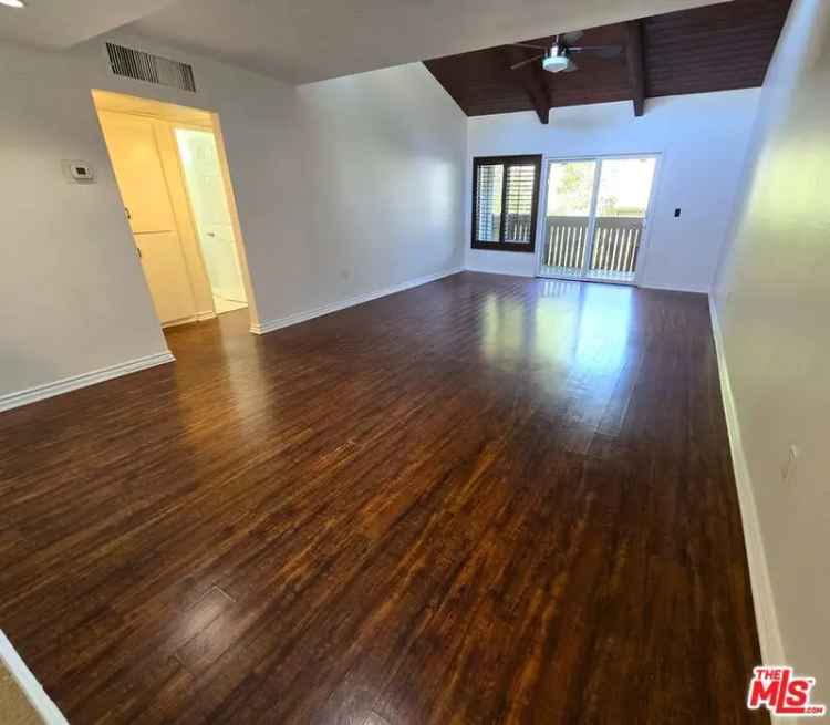 Condo For Sale in 18350, Hatteras Street, Los Angeles, California