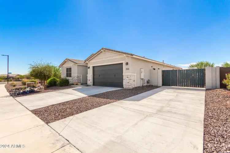 Single-family house For Sale in 18065, West Wolf Street, Goodyear, Arizona