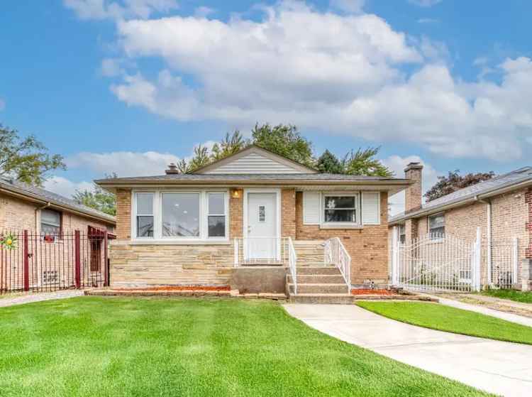 Single-family house For Sale in 4926, West Hirsch Street, Chicago, Illinois