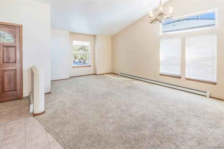 Single-family house For Sale in 496, West Mangrum Drive, Pueblo West, Colorado