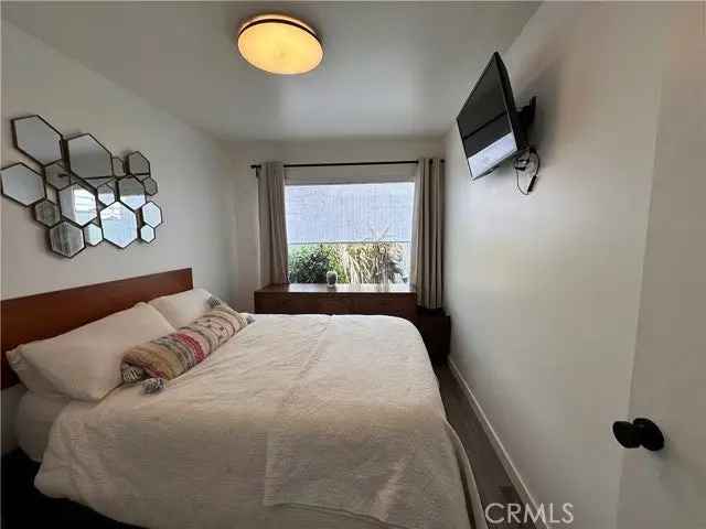 Single-family house For Sale in 1022, Main Street, Huntington Beach, California