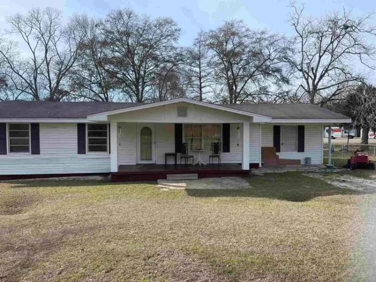 Single-family house For Sale in 302, Batton Street, Opp, Alabama