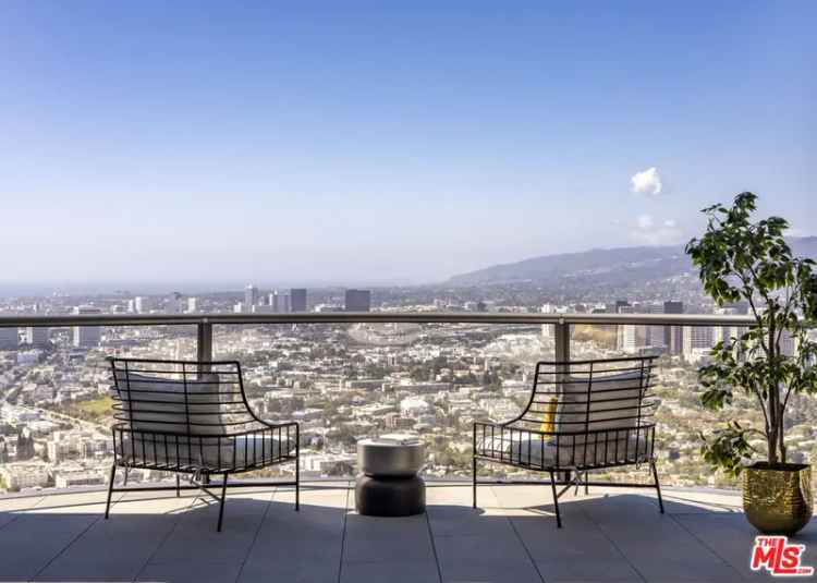 Condo For Sale in 211, Elm Court, Los Angeles, California