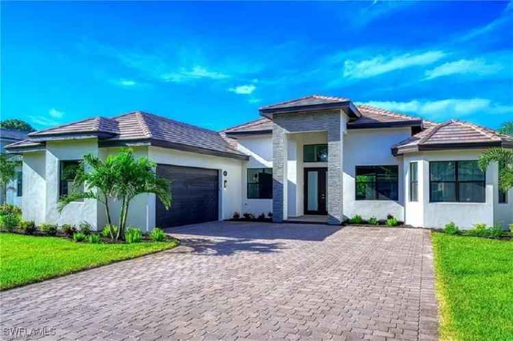 Single-family house For Sale in Bonita Springs, Florida