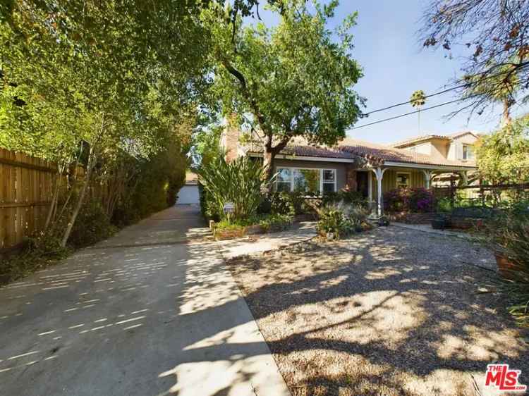 Single-family house For Sale in 4963, Haskell Avenue, Los Angeles, California