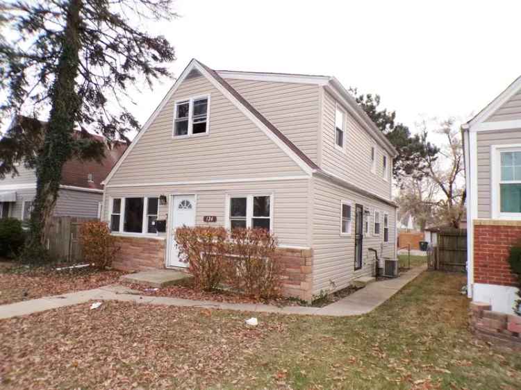 Single-family house For Sale in 124, 46th Avenue, Bellwood, Illinois