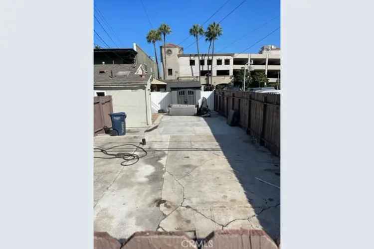 Single-family house For Sale in 216, Walnut Avenue, Huntington Beach, California