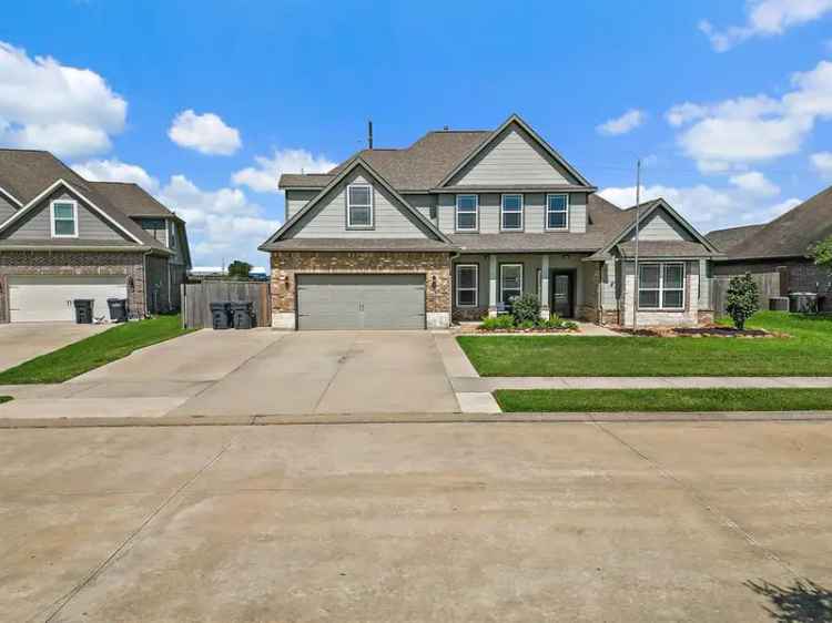 Single-family house For Sale in 9750, Keeneland Circle, Mont Belvieu, Texas