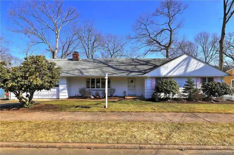 Single-family house For Sale in 114, Whittier Road, New Haven, Connecticut