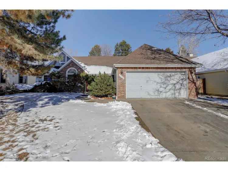 Single-family house For Sale in 6055, West Warren Place, Lakewood, Colorado