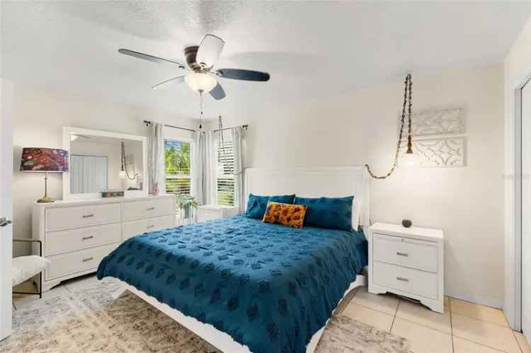 Single-family house For Sale in 6340, Robin Cove, Florida