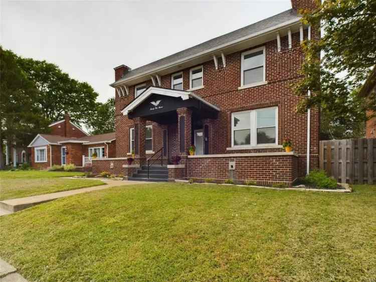 Single-family house For Sale in 2411, Cleveland Boulevard, Granite City, Illinois