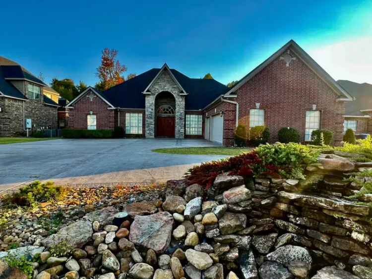 Single-family house For Sale in Maumelle, Arkansas