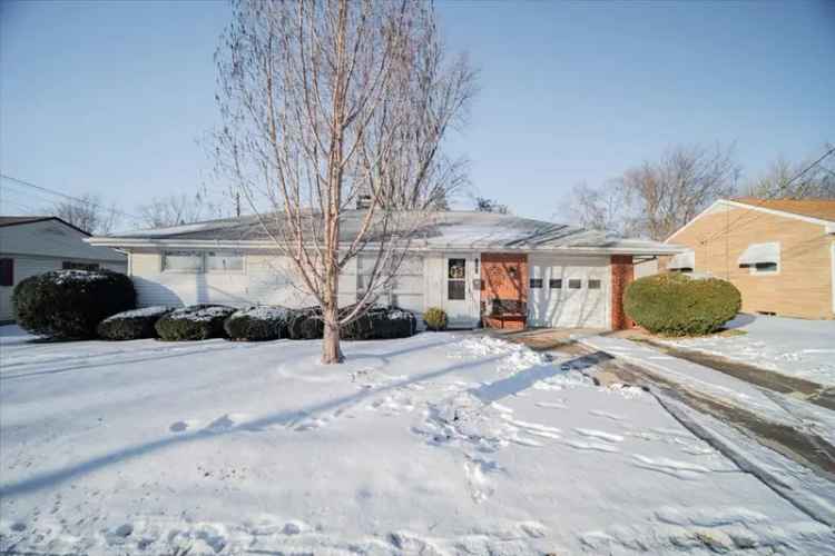 Single-family house For Sale in Normal, Illinois