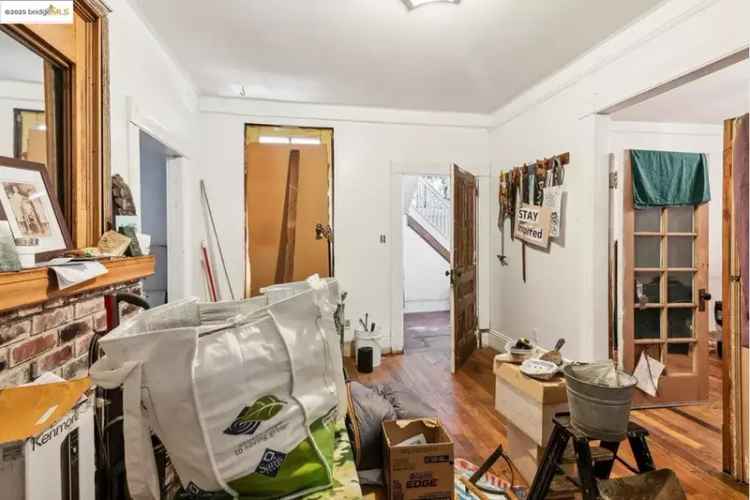 Single-family house For Sale in 1428, 19th Avenue, Oakland, California