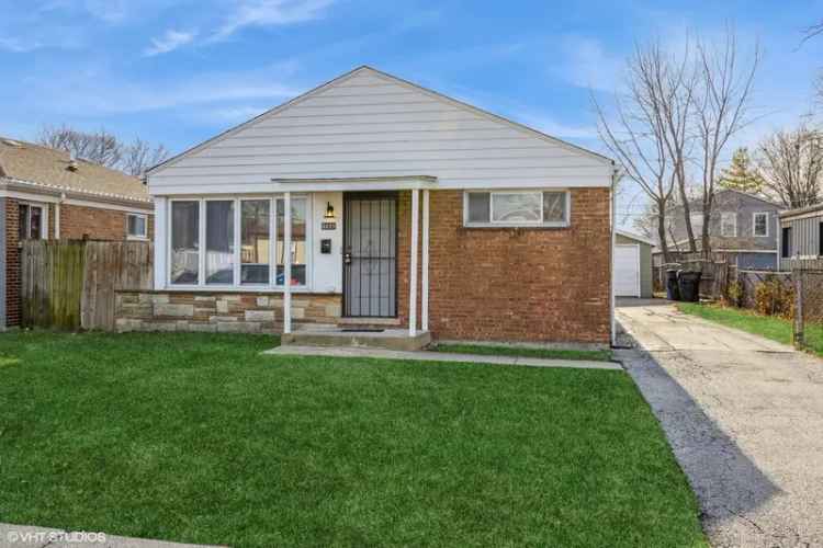 Single-family house For Sale in 4659, West 83rd Place, Chicago, Illinois