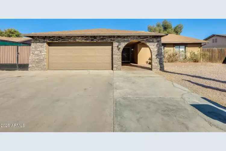 Single-family house For Sale in 7010, West Medlock Drive, Glendale, Arizona