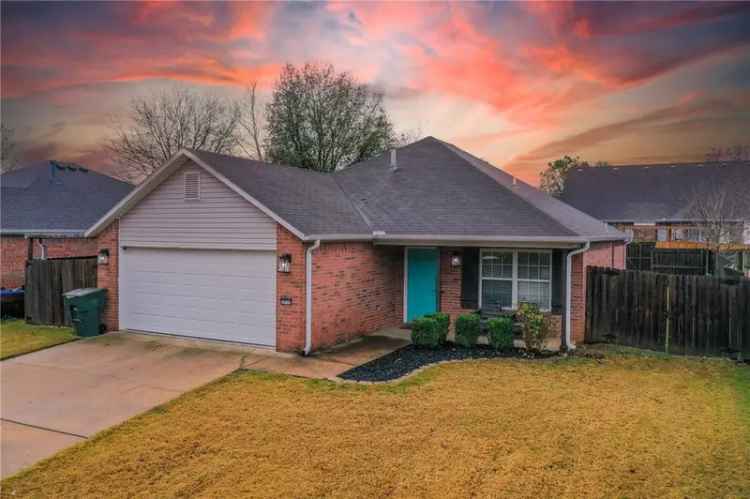 Single-family house For Sale in 1015, South Regency Drive, Fayetteville, Arkansas