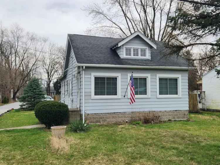 Single-family house For Sale in 6945, Broadway, Merrillville, Indiana