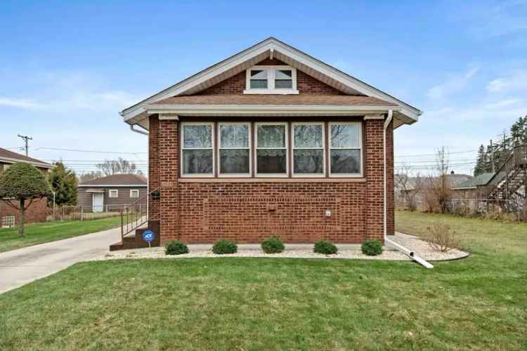 Single-family house For Sale in 527, 156th Street, Calumet City, Illinois