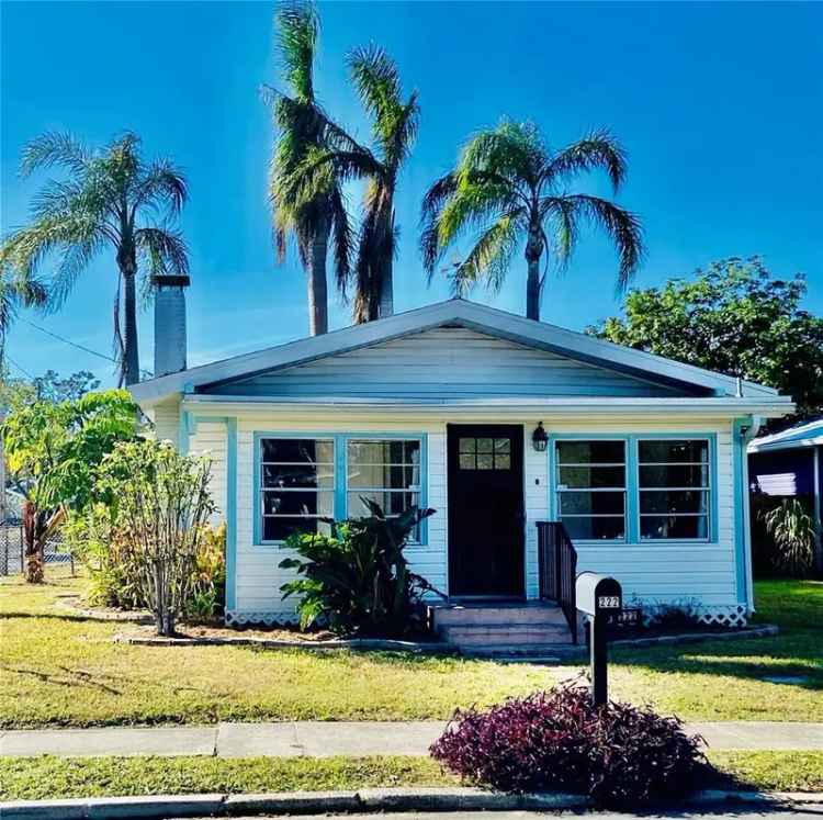 Single-family house For Sale in 222, 27th Street West, Bradenton, Florida