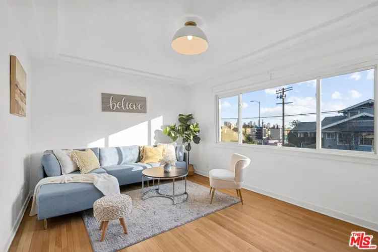 Condo For Sale in 3903, Melrose Avenue, Los Angeles, California