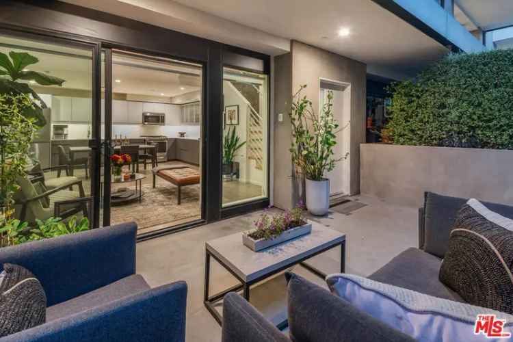 Condo For Sale in 2241, Hyperion Avenue, Los Angeles, California