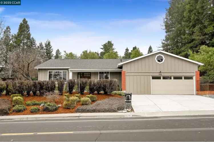 Single-family house For Sale in 260, Saint Christopher Drive, Danville, California