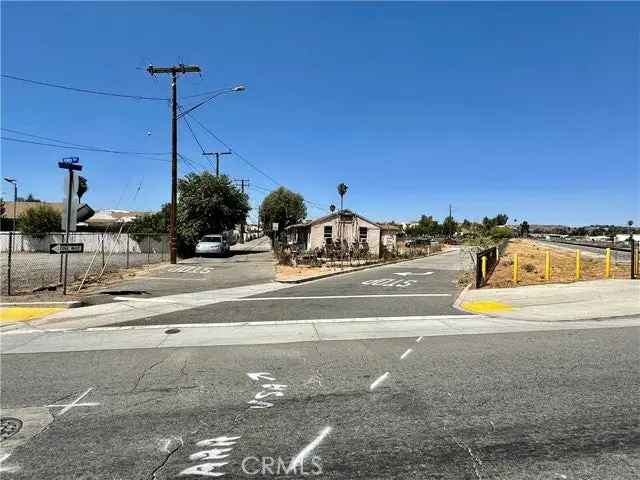 Multi-family house For Sale in 182, State Street, Perris, California