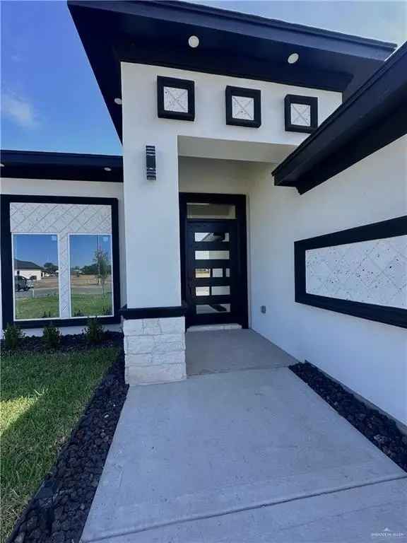 Single-family house For Sale in Columbus, Texas