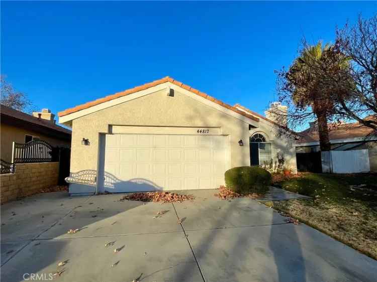 Single-family house For Sale in 44817, Fenhold Street, Lancaster, California