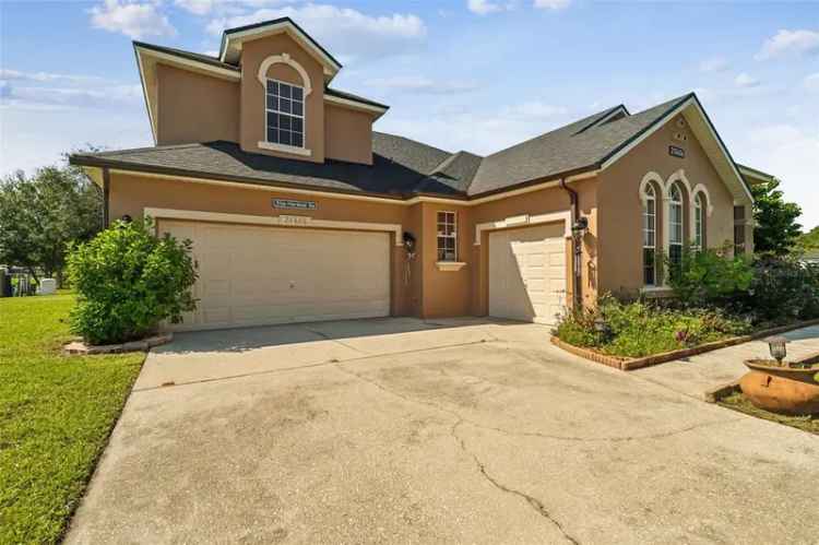 Single-family house For Sale in Wedgefield, Florida