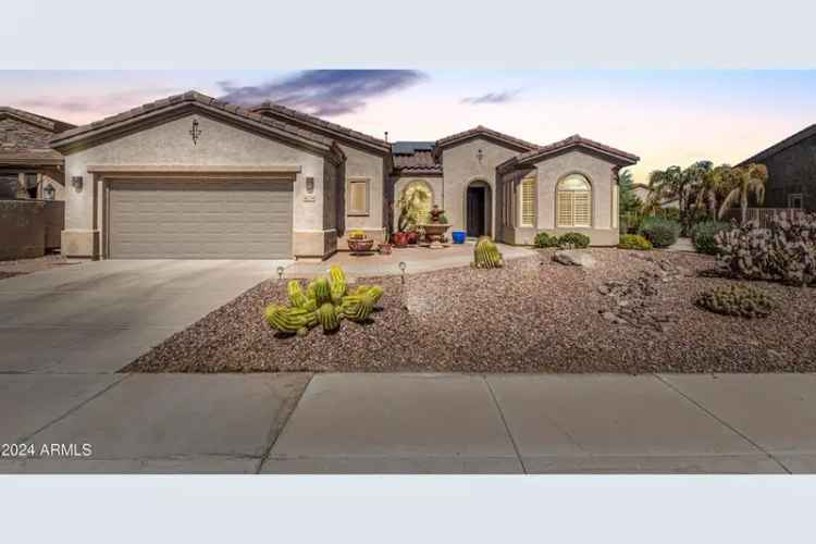 Single-family house For Sale in 4234, East Narrowleaf Drive, Gilbert, Arizona