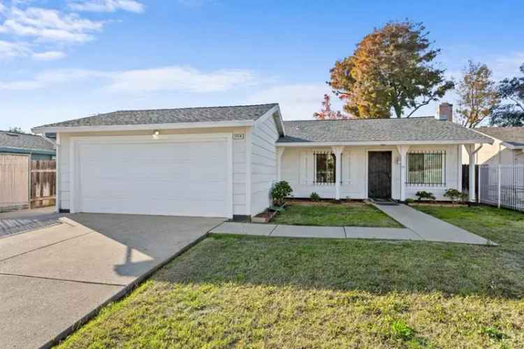 Single-family house For Sale in 5718, 66th Street, Sacramento, California