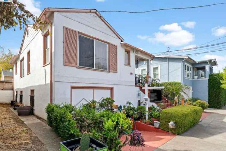 Single-family house For Sale in 883, 46th Street, Oakland, California