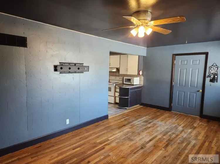 Single-family house For Sale in 180, Robertson Street, Blackfoot, Idaho