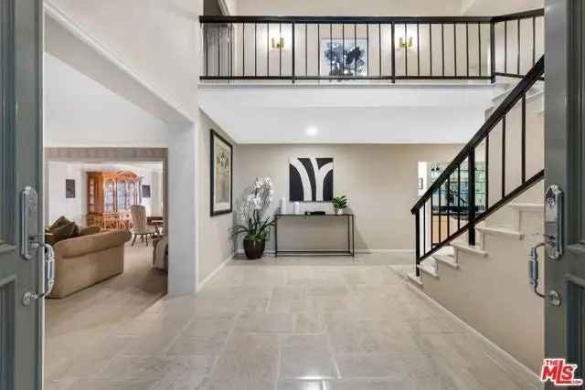 Single-family house For Sale in 9774, Millboro Place, Beverly Hills, California