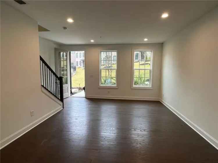 House For Sale in Sandy Springs, Georgia