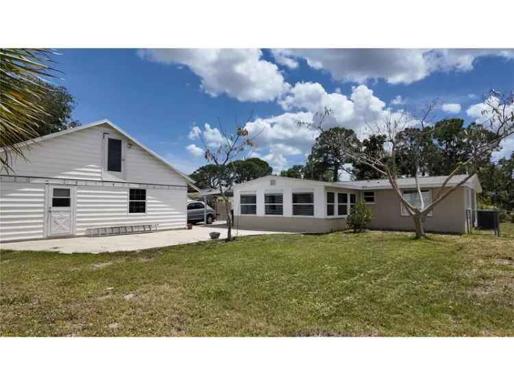 Single-family house For Sale in 1620, Lakeview Place, Englewood, Florida