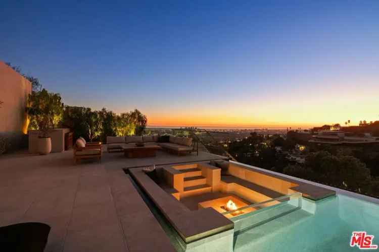 Single-family house For Sale in 1690, North Doheny Drive, Los Angeles, California